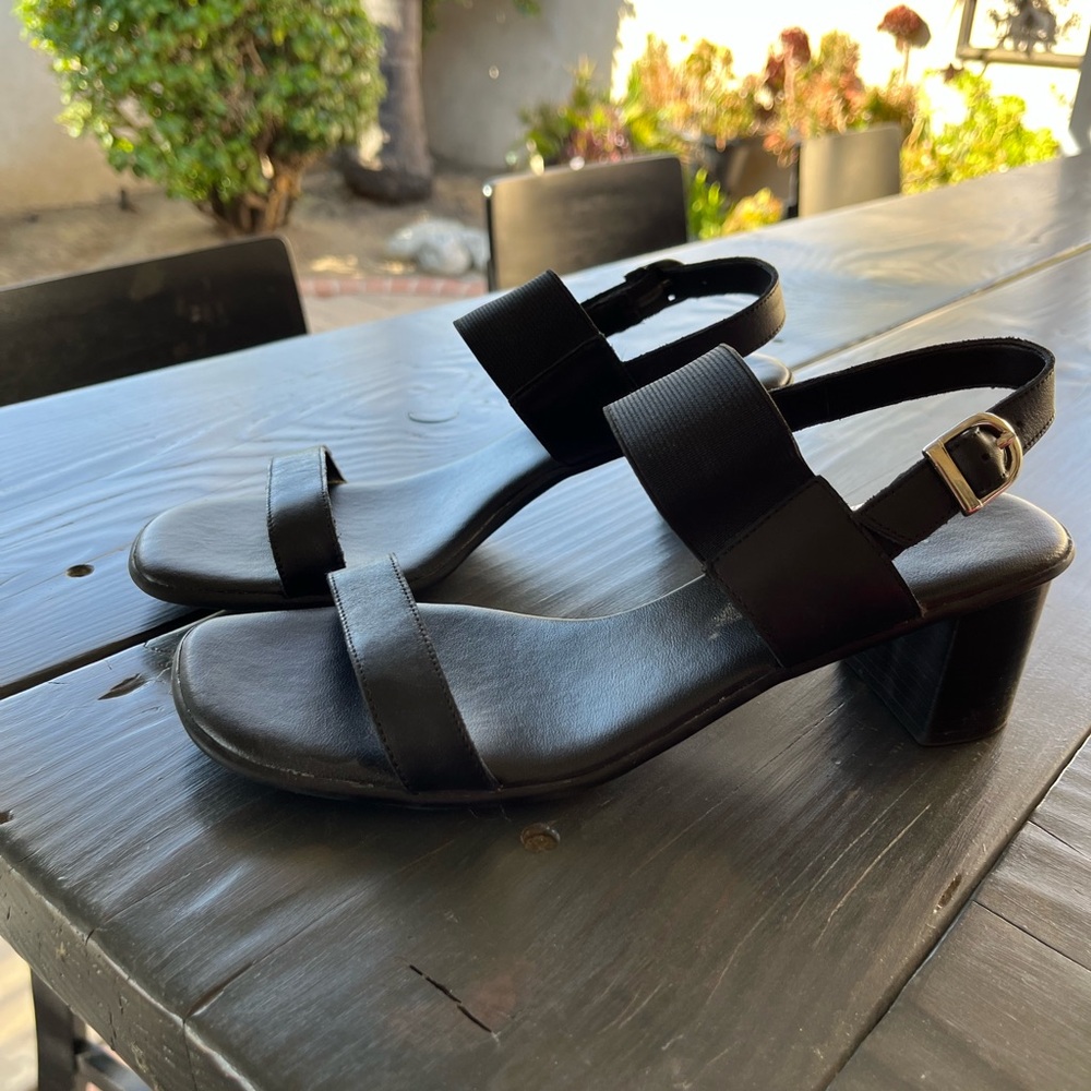 Aerosols black sandals size 7